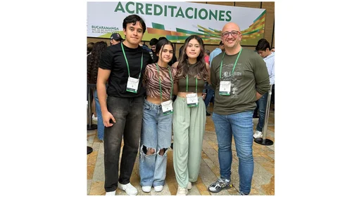 presentacion_mi_proyecto_final_femenino_delicado_rosa_y_nude.jpg